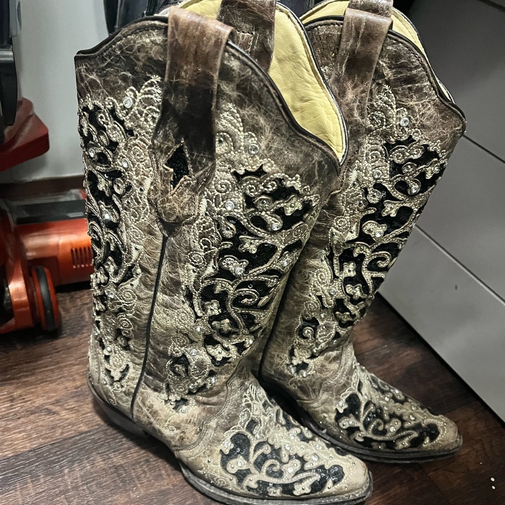 Boots size 7.5 worn once